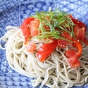レシピ画像：トマトと焼きパプリカのそばサラダ
