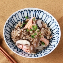レシピ画像：きのこと鮭のそばの実炊込みごはん