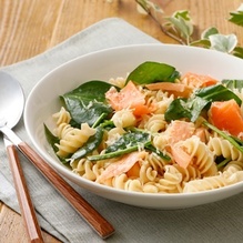 レシピ画像：サーモンとサラダほうれん草のクリームパスタ