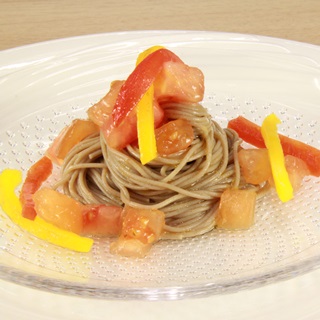 レシピ画像：トマトとパプリカの冷製パスタ
